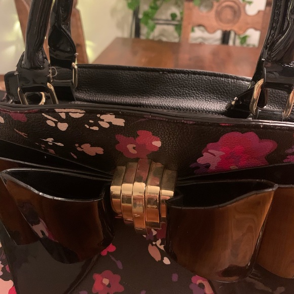 Betsey Johnson floral handbag - Picture 7 of 8
